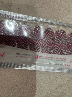 Incoco Glitter Chevron Pink & Silver Press-On Nail Strips